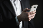 Smartphone_Mann_Pixabay_655_99.jpg