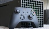 xbox-series-x-mit-controller.jpg