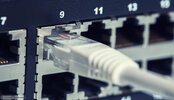 Netzwerkkabel-Netzwerk-696x400.jpg