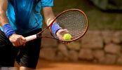 Tennis-Tennisschlaeger-Tennisspieler-696x400.jpg