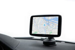 TomTom-GO-Discover_auf-dem-Armaturenbrett-stehend-mit-Kartenansicht-300x200.jpg