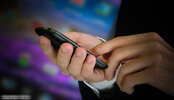 Smartphone-Handy-Hand-696x400.jpg