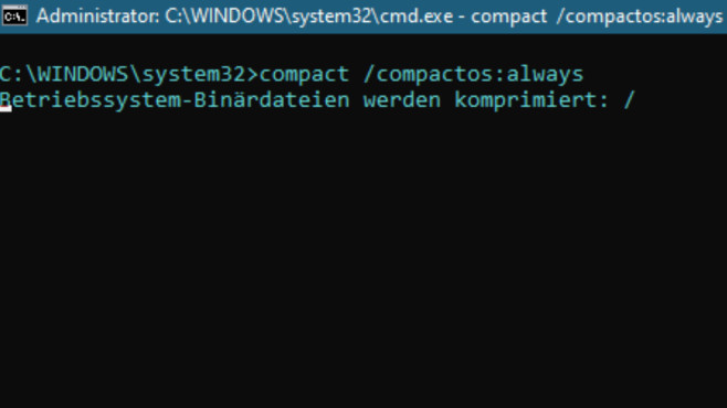 Unter Windows 10 schrumpfen Sie Systemdateien per Befehl compact /compactos:always. © COMPUTER BILD